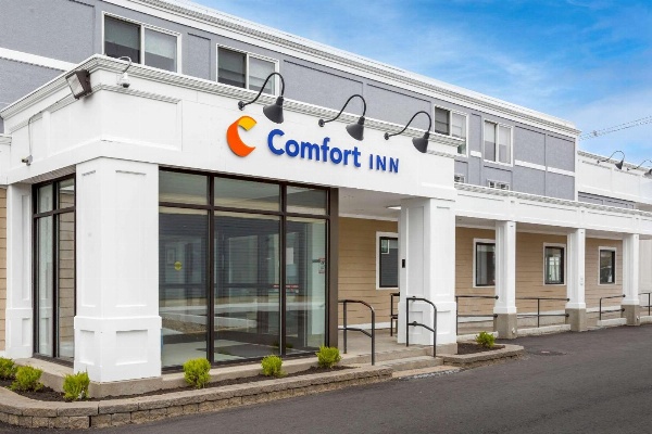 Comfort Inn Hyannis - Cape Cod image 1